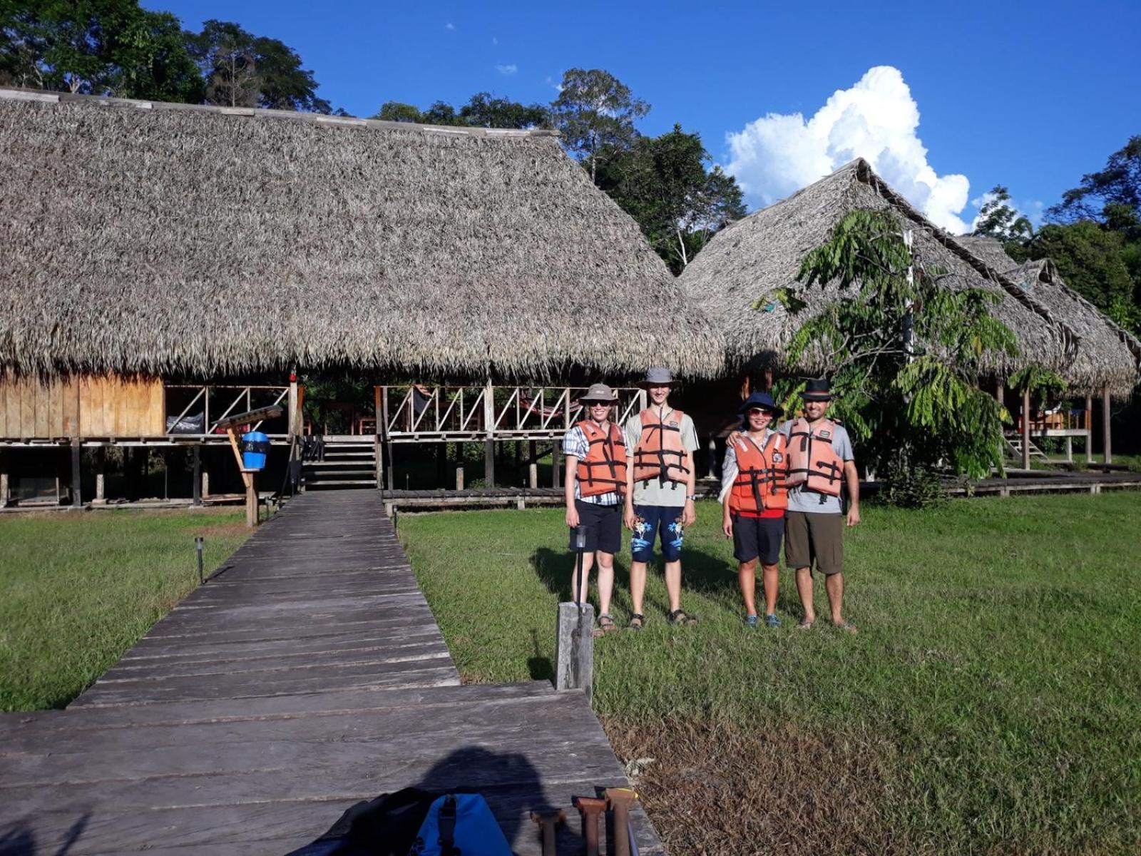 Aguas Negras River Lodge Puerto Montufar Buitenkant foto
